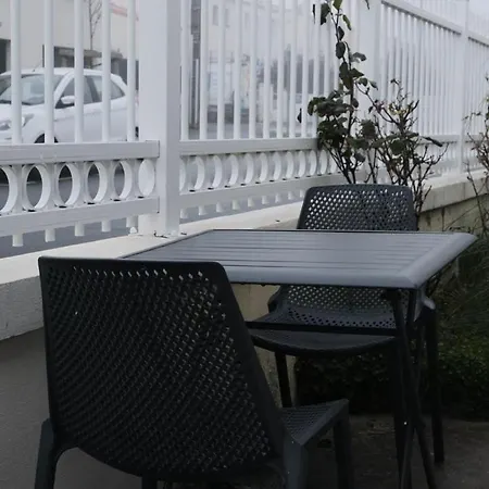 Guestready - Monochromatique Near The Port Apartment La Rochelle  Exterior photo