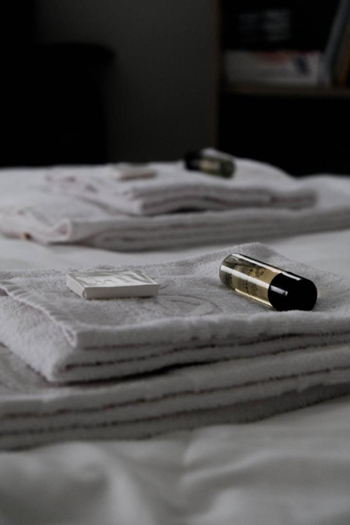 Guestready - Monochromatique Near The Port